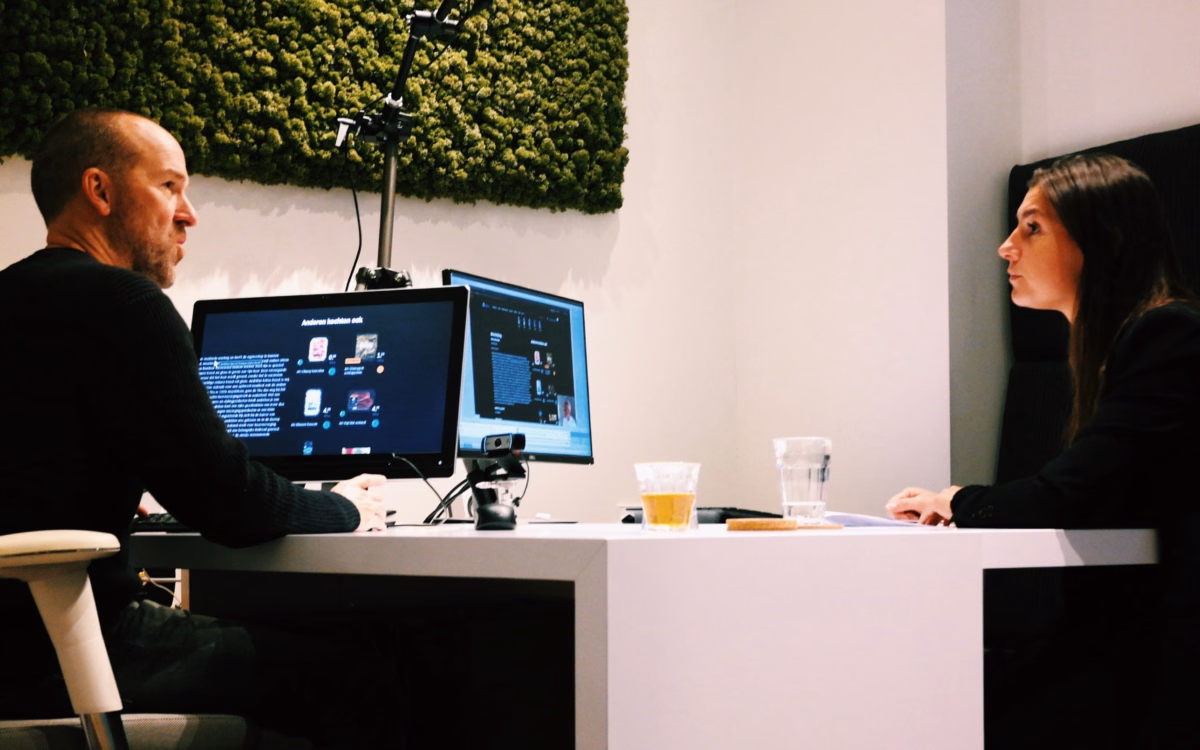 Richard sits on a table across our researcher Nina and talks about how he uses the internet
