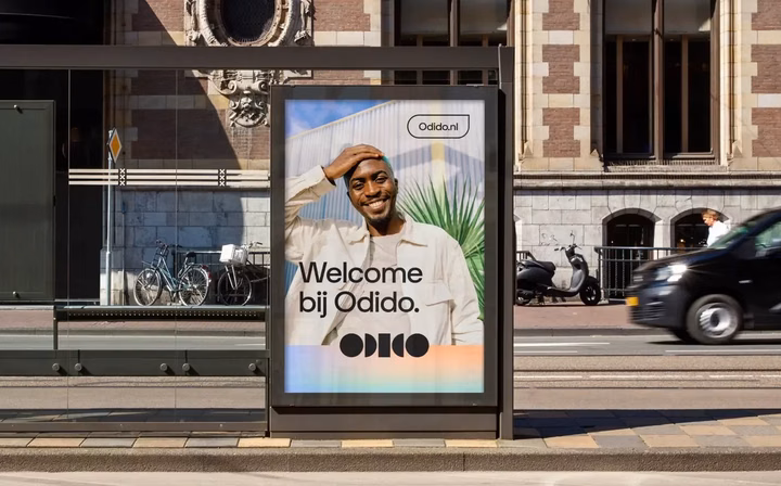 Odido poster bushokje met de tekst: "Welcome bij Odido"
